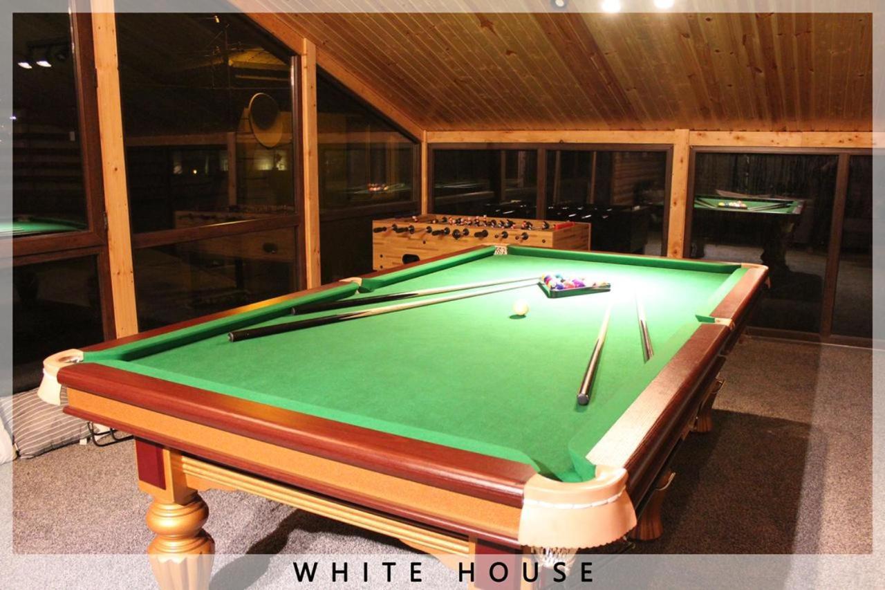 White House Villa Tbilisi Rom bilde
